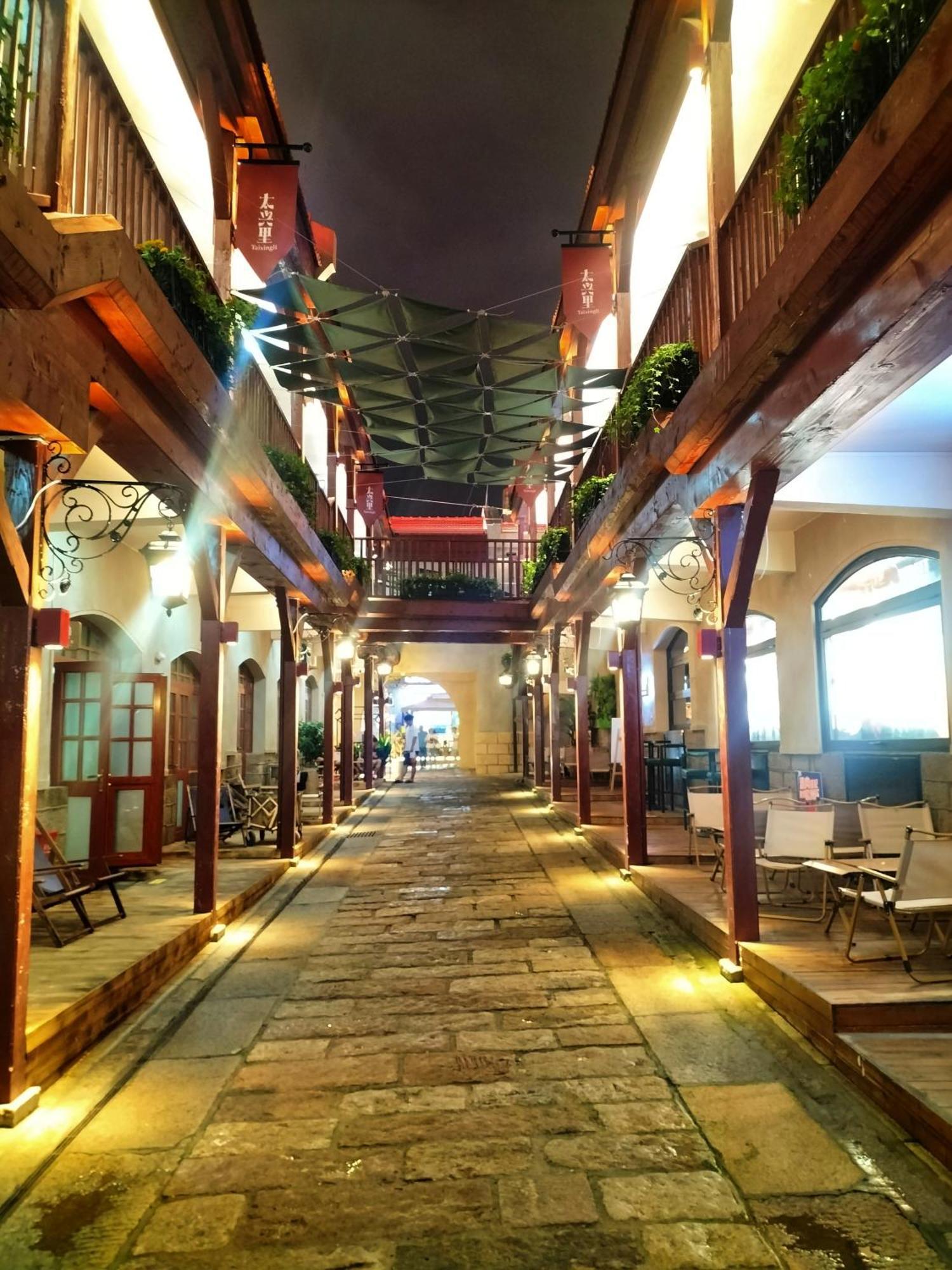 Hua Qi Kaiserdom Hotel Zhongshan Road St Michael'S Cathedral And Zhanqiao Pier Qingdao Buitenkant foto