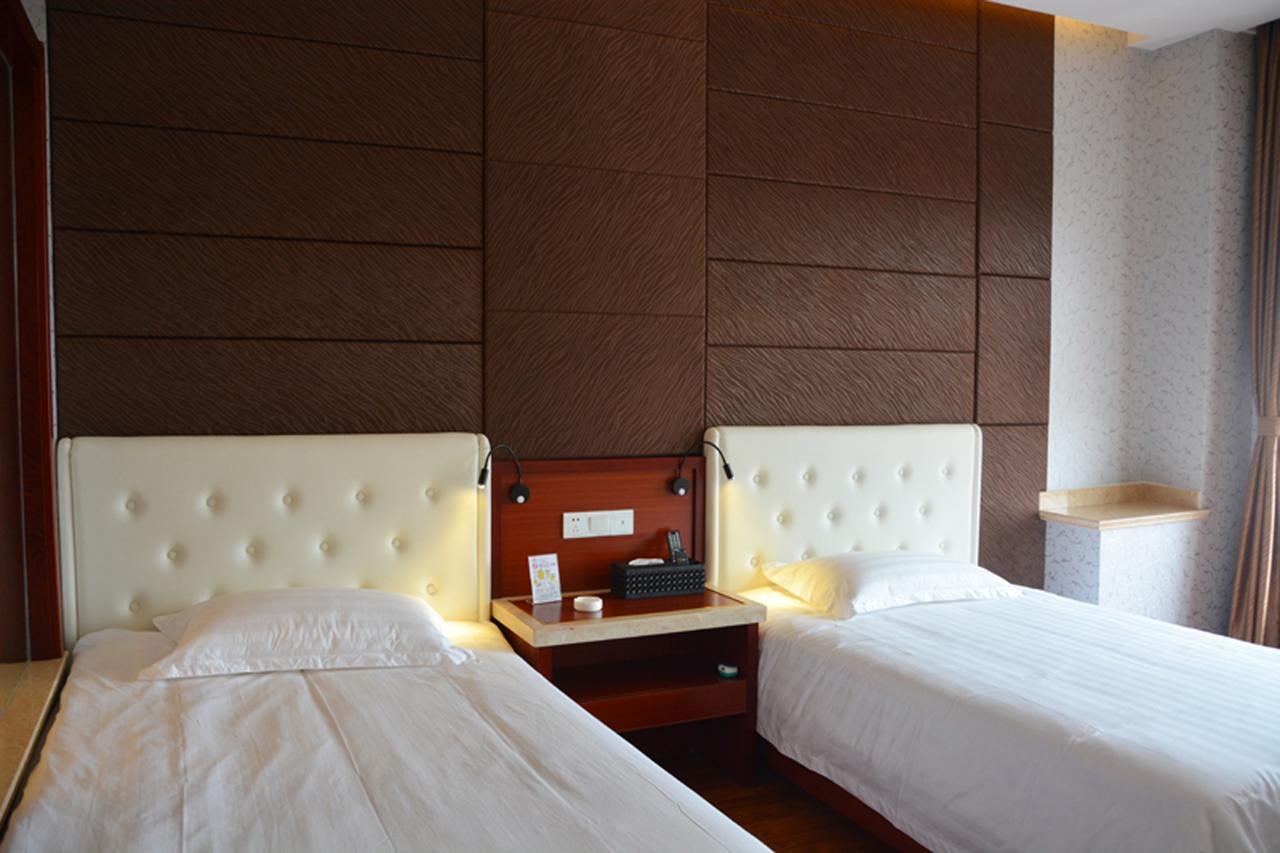 Hua Qi Kaiserdom Hotel Zhongshan Road St Michael'S Cathedral And Zhanqiao Pier Qingdao Buitenkant foto