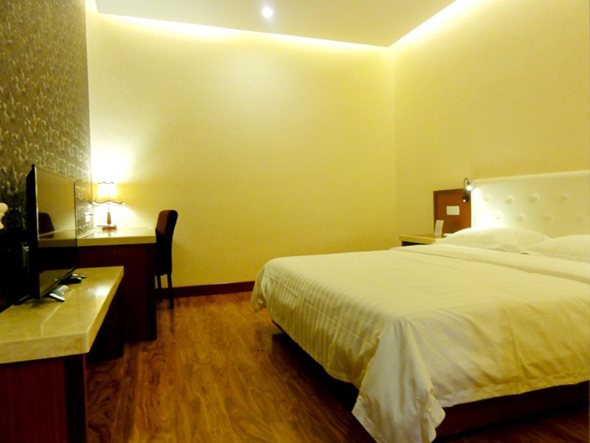Hua Qi Kaiserdom Hotel Zhongshan Road St Michael'S Cathedral And Zhanqiao Pier Qingdao Buitenkant foto