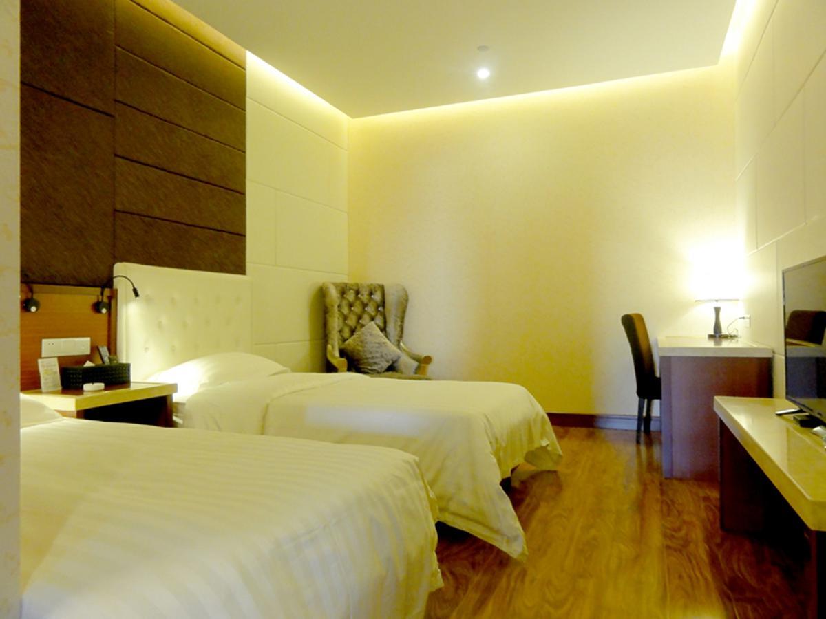 Hua Qi Kaiserdom Hotel Zhongshan Road St Michael'S Cathedral And Zhanqiao Pier Qingdao Buitenkant foto