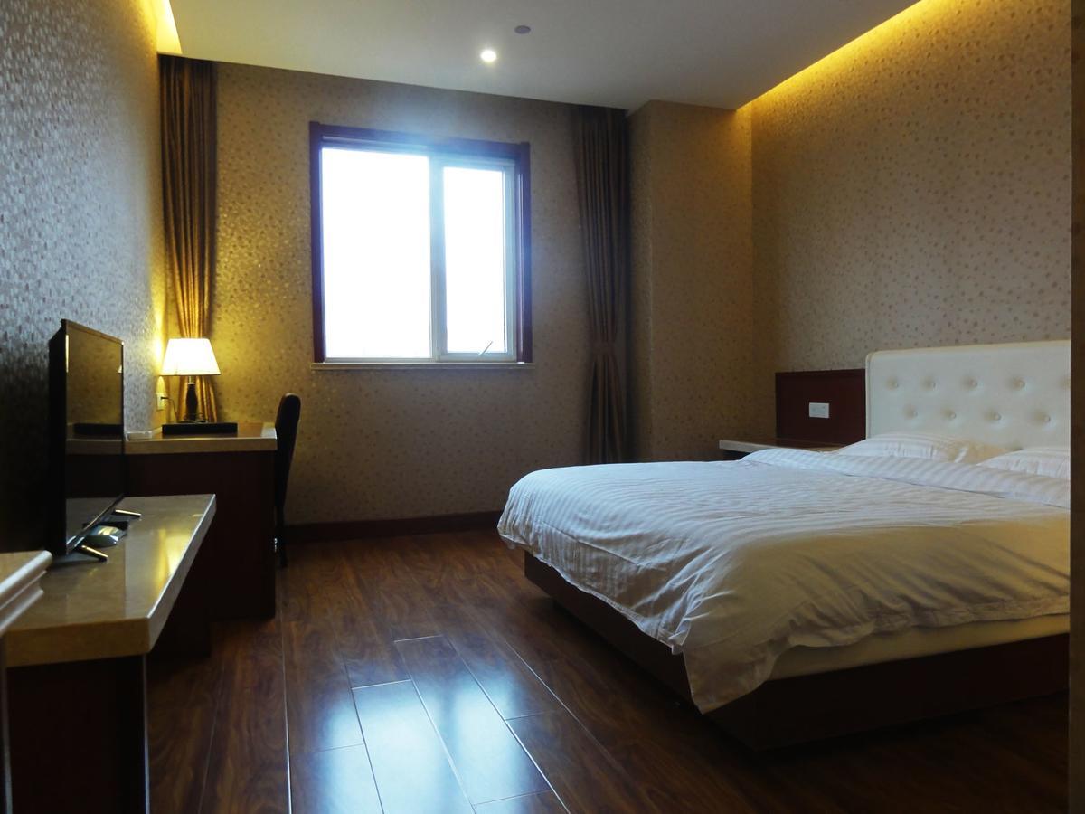 Hua Qi Kaiserdom Hotel Zhongshan Road St Michael'S Cathedral And Zhanqiao Pier Qingdao Buitenkant foto
