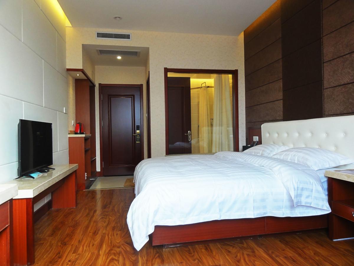 Hua Qi Kaiserdom Hotel Zhongshan Road St Michael'S Cathedral And Zhanqiao Pier Qingdao Buitenkant foto